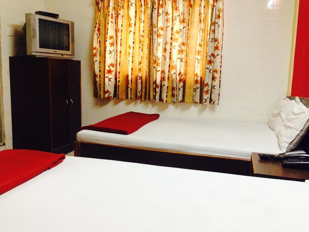 Hotel Metro Plaza Near Barc 2*